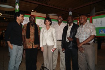  De gauche à droite: Chappatte, Gado, la présidente Doris Leuthard, Gathara, Ndula et  Gammz – Morges, 14 juin 2010 